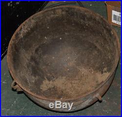 1700's Large Vintage Cast Iron 3 Footed 20 Cowboy Cauldron Cooking Pot Kettle