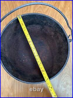 1800's Gate Mark #7 Cast Iron 3 Leg Kettle Bean Pot 9 3/16 9 1/4 Diameter
