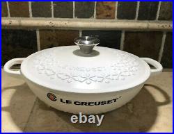 #22 Cotton LE CREUSET 2 Quart Round Fleur Cocotte Signature Matte White Flower