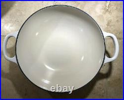 #22 Cotton LE CREUSET 2 Quart Round Fleur Cocotte Signature Matte White Flower