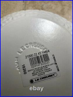 #22 Cotton LE CREUSET 2 Quart Round Fleur Cocotte Signature Matte White Flower