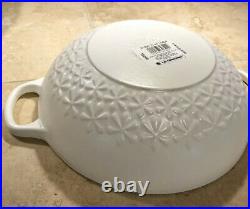 #22 Cotton LE CREUSET 2 Quart Round Fleur Cocotte Signature Matte White Flower