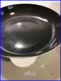 #23 White with Gray Glissemail LE CREUSET Vintage 9 Skillet Double Spout EUC