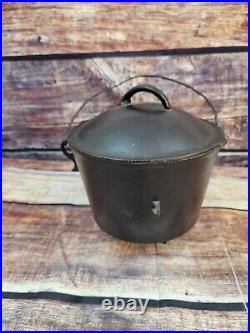 # 7 Cast Iron 3 Leg Bean Pot Cowboy Kettle With Gate Mark With Lid