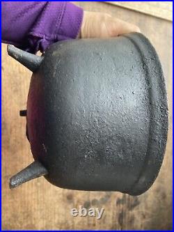 Antique 19th C Cast Iron Pre Civil War Posnet Tri Feet Pot Gate Mark 7.5