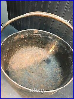 Antique Cast Iron 3 Leg Kettle Cauldron Bean Pot Ribbed Handle Gate Mark 13in