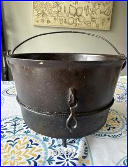Antique Cast Iron Cauldron, 3-footed bean pot kettle cauldron