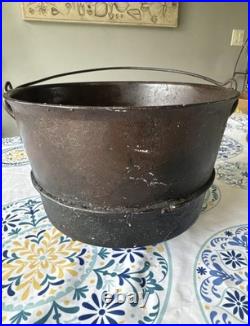 Antique Cast Iron Cauldron, 3-footed bean pot kettle cauldron