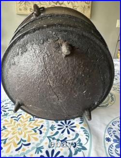 Antique Cast Iron Cauldron, 3-footed bean pot kettle cauldron