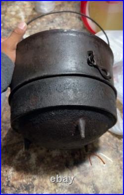 Antique Cast Iron Cauldron, 3-footed bean pot kettle cauldron