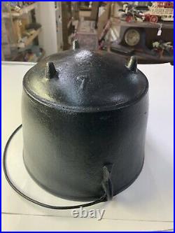 Antique Cast Iron No. 7 Bean Pot Cowboy Kettle 3 Legs