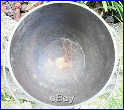 Antique Cast Iron Pot Cauldron Stamped LA 7 with Gate Mark 3 legs Very Old