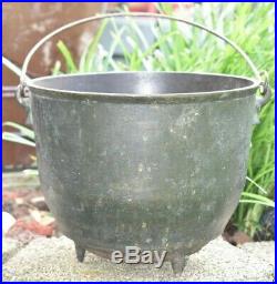 Antique Cast Iron Pot Cauldron Stamped LA 7 with Gate Mark 3 legs Very Old