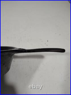 Antique Cast Iron Skillet Outer Fire Ring 10.5D #8 Handle Marked BR on Bottom