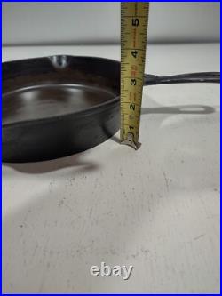 Antique Cast Iron Skillet Outer Fire Ring 10.5D #8 Handle Marked BR on Bottom