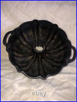 Antique Cast Iron cake/Bundt pan Very Heavy