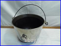 Antique Griswold 8 Plated Cast Iron Gypsy Kettle Bean Pot 3 Foot Footed withBail Antique Griswold 8 Plated Cast Iron Gypsy Kettle Bean Pot 3 Foot Footed withBail