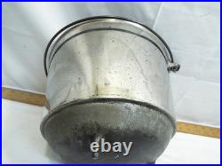 Antique Griswold 8 Plated Cast Iron Gypsy Kettle Bean Pot 3 Foot Footed withBail Antique Griswold 8 Plated Cast Iron Gypsy Kettle Bean Pot 3 Foot Footed withBail