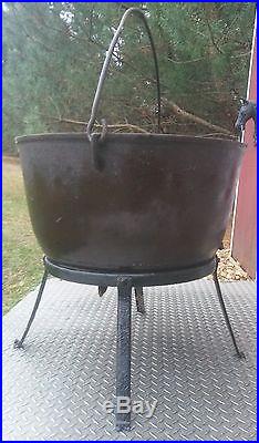 Antique HUGE Footed Cast Iron Cauldron (D. R. Sperry)Batavia, Ill. Forged Base Ring