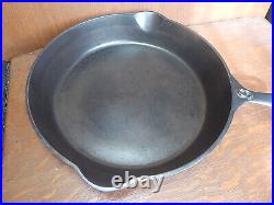 Antique Lodge Cast Iron Skillet No 9 Arc Logo Molder Mark C Single Notch CLEAN