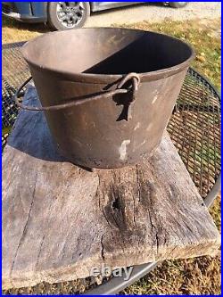 Antique No. 7 Cast Iron Cowboy Kettle 3 Legs Gate Mark