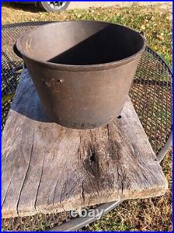 Antique No. 7 Cast Iron Cowboy Kettle 3 Legs Gate Mark