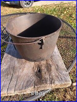 Antique No. 7 Cast Iron Cowboy Kettle 3 Legs Gate Mark