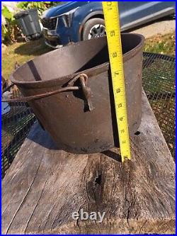 Antique No. 7 Cast Iron Cowboy Kettle 3 Legs Gate Mark