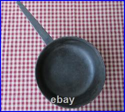 Antique Spider Skillet Ca 1790-1810 Cast Iron, Tapered Handle, Stub Feet, 9-1/8