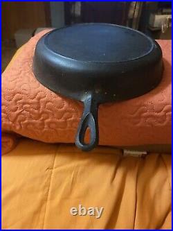 Antique early Old American # 12 single 9 1/2 heat ring cast-iron skillet