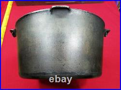 BEAUTIFUL #13 GRISWOLD CAST IRON TITE-TOP DUTCH OVEN with RAISED LETTER LID SCARCE