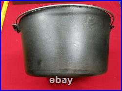 BEAUTIFUL #13 GRISWOLD CAST IRON TITE-TOP DUTCH OVEN with RAISED LETTER LID SCARCE