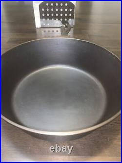 CHICAGO HARDWARE FOUNDRY HAMMERED CHICKEN FRYER HEAVY CAST IRON USA 89 With LID
