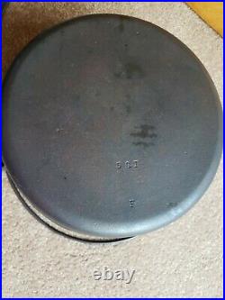 Cast Iron #8 Dutch Oven With Bee Hive Lid Fully Restored