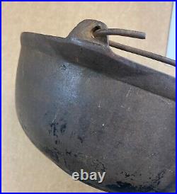 Cast Iron Dutch Oven Pot Kettle 1800s Thick Heat Ring Gate Mark Embossed 3