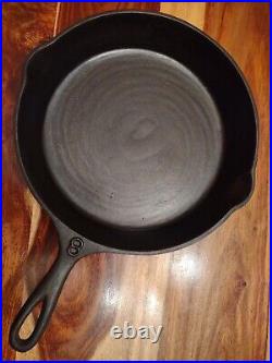 Cast Iron Skillet #8 (raised), MM SN (raised), Outer Edge Heat Ring