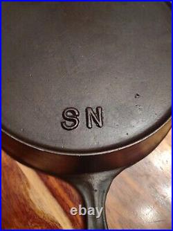 Cast Iron Skillet #8 (raised), MM SN (raised), Outer Edge Heat Ring