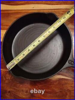 Cast Iron Skillet #8 (raised), MM SN (raised), Outer Edge Heat Ring