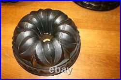 Cast iron cake pan. Antique