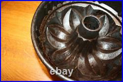 Cast iron cake pan. Antique