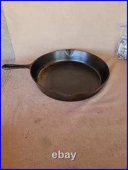 Chicago Hardware Foundry #12 Diamond Logo Cast Iron Skillet