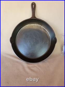 Chicago Hardware Foundry #12 Diamond Logo Cast Iron Skillet