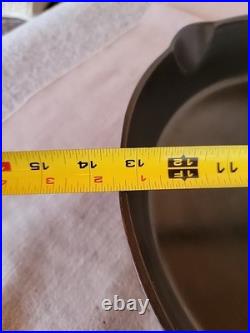 Chicago Hardware Foundry #12 Diamond Logo Cast Iron Skillet