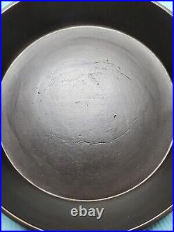 Early LARGE #11 Fancy Handle Bottom Gate Marked Skillet Pan Double Spout Lip