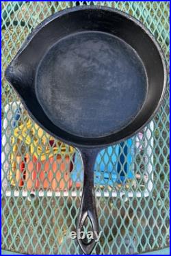 Fancy Handle Gate Marked Heat Ring Cast Iron Skillet 10 Diameter Single Spout