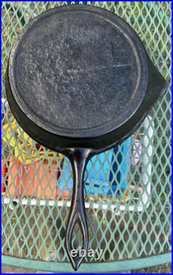 Fancy Handle Gate Marked Heat Ring Cast Iron Skillet 10 Diameter Single Spout
