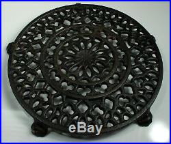 GRISWOLD Cast Iron TRIVET #1739-1 Old Lace 7 Round for Coffee Pot 1950s FAB