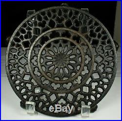 GRISWOLD Cast Iron TRIVET #1739-1 Old Lace 7 Round for Coffee Pot 1950s FAB