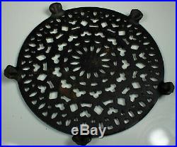 GRISWOLD Cast Iron TRIVET #1739-1 Old Lace 7 Round for Coffee Pot 1950s FAB