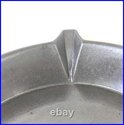 Gate Marked Square Spout 3 Legged Cast Iron Spider Skillet